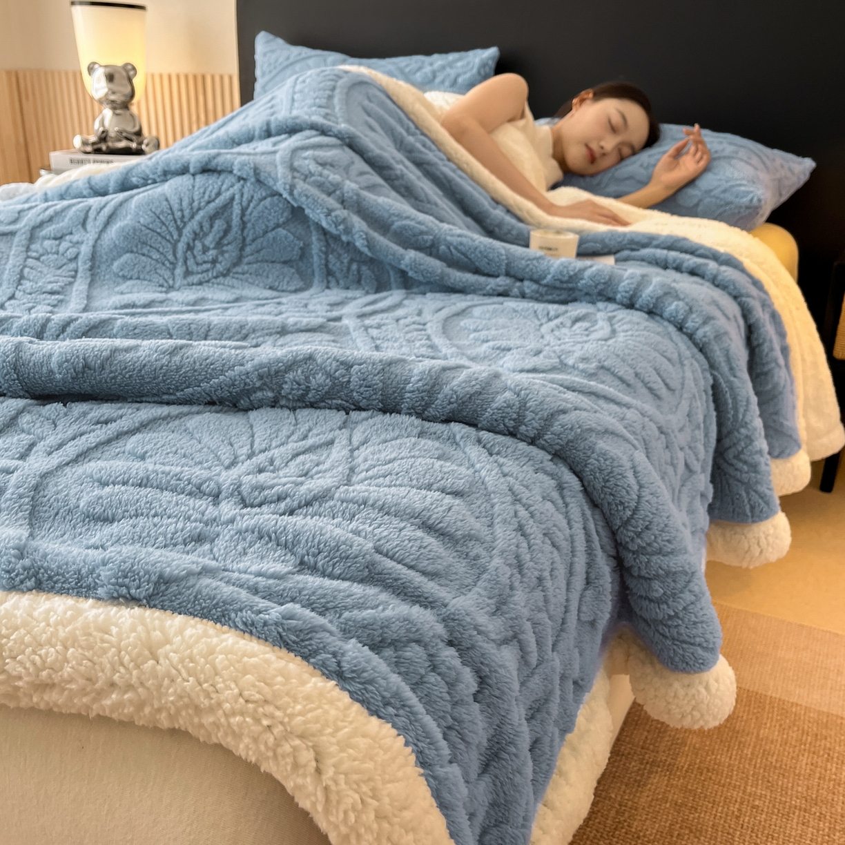 91家纺网 家纺一手货源 找家纺 莱家富 2026新款双层提花塔芙绒绒羊羔绒毛毯-繁花系列双层毯（可供跨境压缩） 繁花-午夜蓝