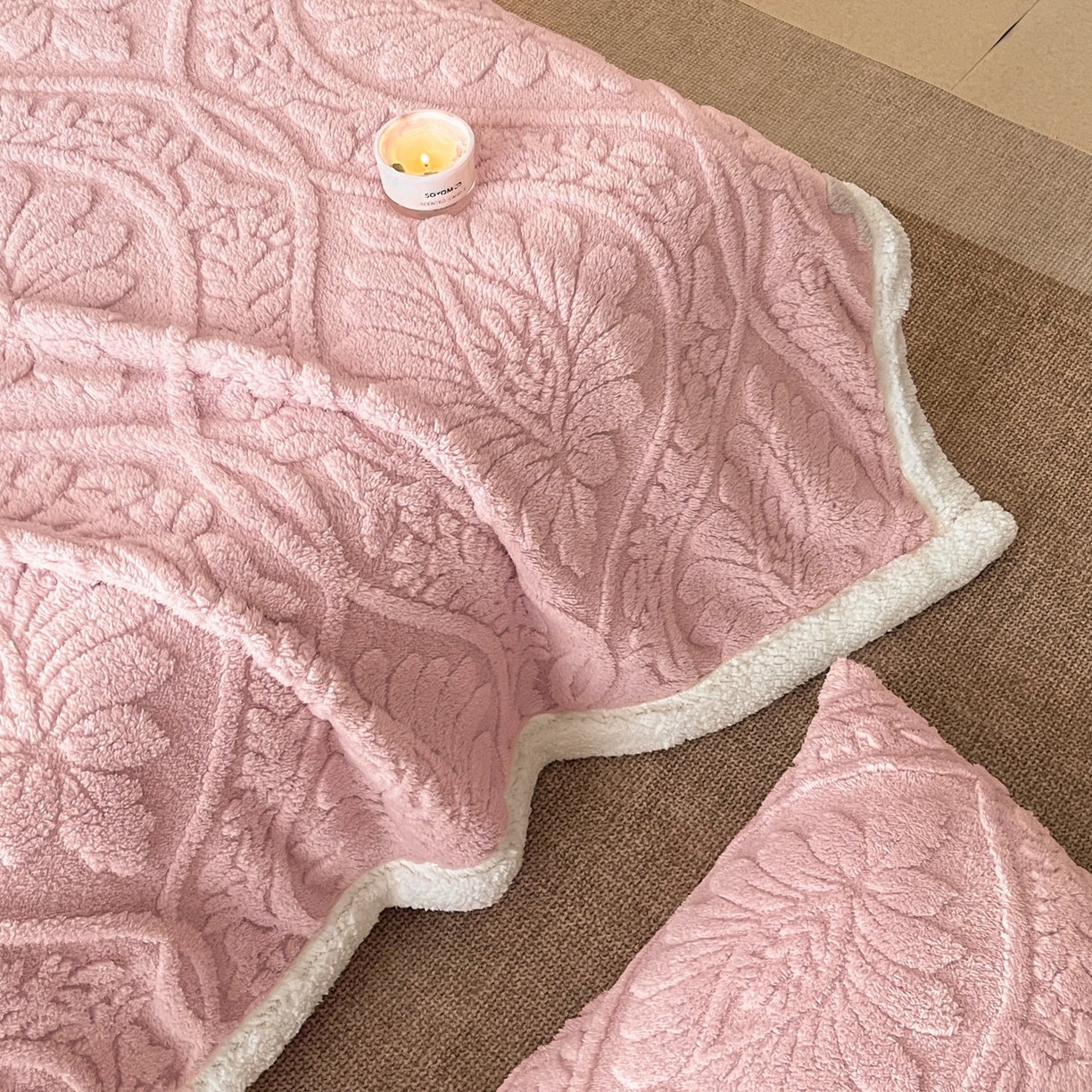 91家纺网 家纺一手货源 找家纺 莱家富 2026新款双层提花塔芙绒绒羊羔绒毛毯-繁花系列双层毯（可供跨境压缩） 繁花-公主粉