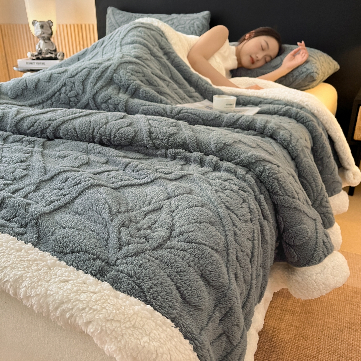 91家纺网 家纺一手货源 找家纺 莱家富 2026新款双层提花塔芙绒绒羊羔绒毛毯-繁花系列双层毯（可供跨境压缩） 繁花-深灰