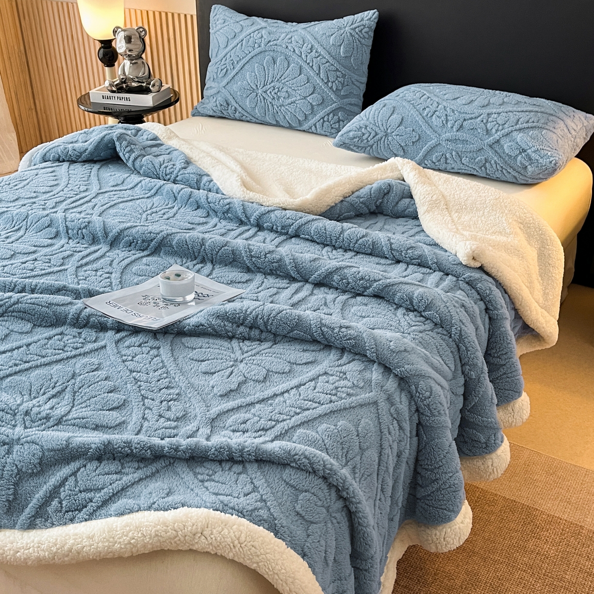 91家纺网 家纺一手货源 找家纺 莱家富 2026新款双层提花塔芙绒绒羊羔绒毛毯-繁花系列双层毯（可供跨境压缩） 繁花-午夜蓝