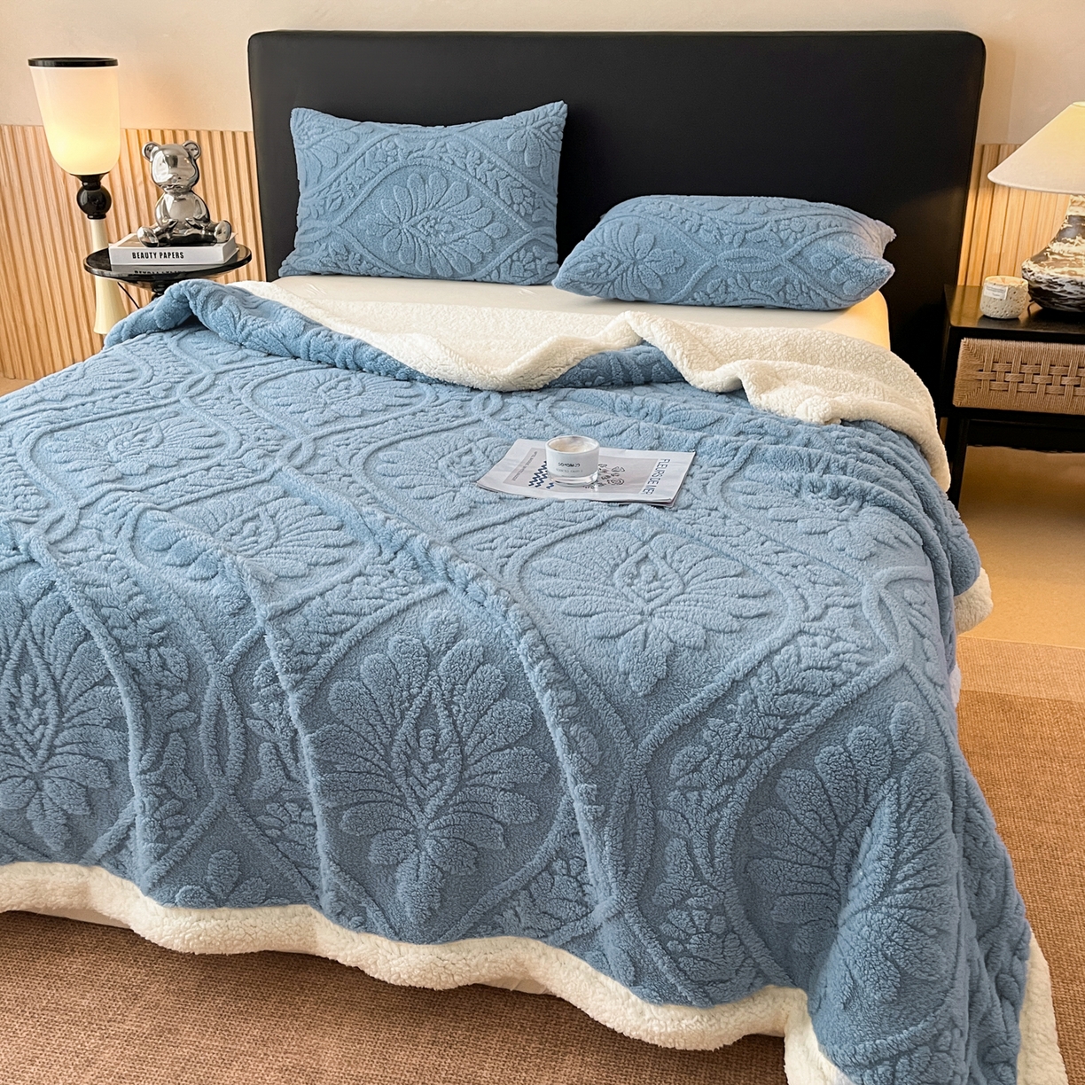 91家纺网 家纺一手货源 找家纺 莱家富 2026新款双层提花塔芙绒绒羊羔绒毛毯-繁花系列双层毯（可供跨境压缩） 繁花-午夜蓝