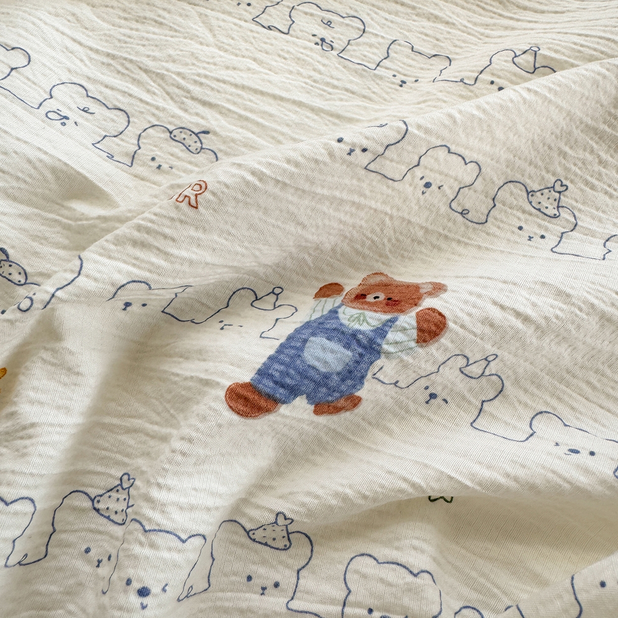 91家纺网 家纺一手货源 找家纺 沐芷 2025 秋冬加厚床单高克重双层纱黑色小花边被单床单三件套 童趣熊影