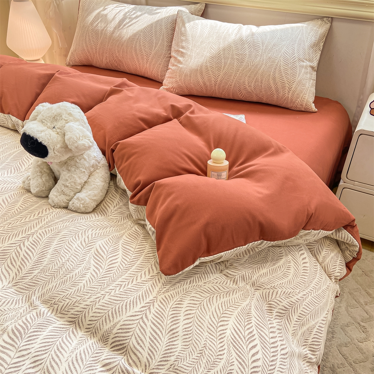 91家纺网 家纺一手货源 找家纺 灰鲸 2025新款A类全棉磨毛四件套 千逐-咖