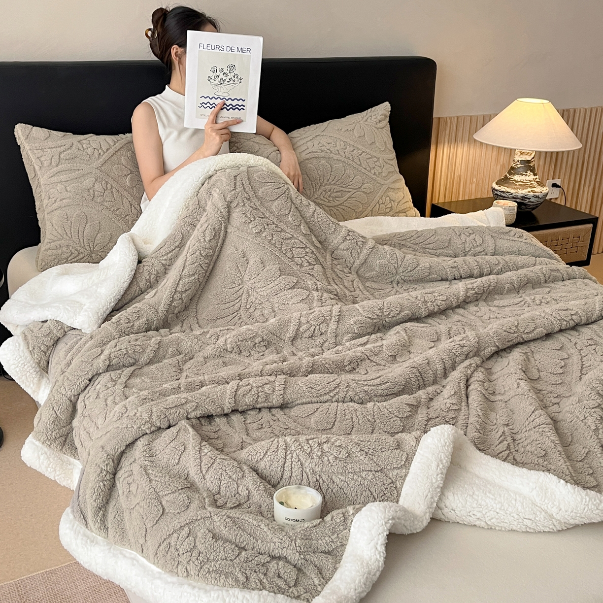 91家纺网 家纺一手货源 找家纺 莱家富 2026新款双层提花塔芙绒绒羊羔绒毛毯-繁花系列双层毯（可供跨境压缩） 繁花-月影灰