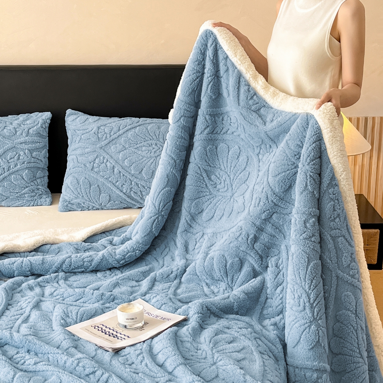 91家纺网 家纺一手货源 找家纺 莱家富 2026新款双层提花塔芙绒绒羊羔绒毛毯-繁花系列双层毯（可供跨境压缩） 繁花-午夜蓝