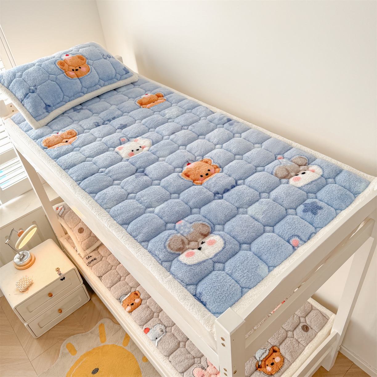 91家纺网 家纺一手货源 找家纺 雯豆家纺 2025新款泰迪绒学生宿舍床褥床垫床护垫 泰迪绒床褥-星空狗