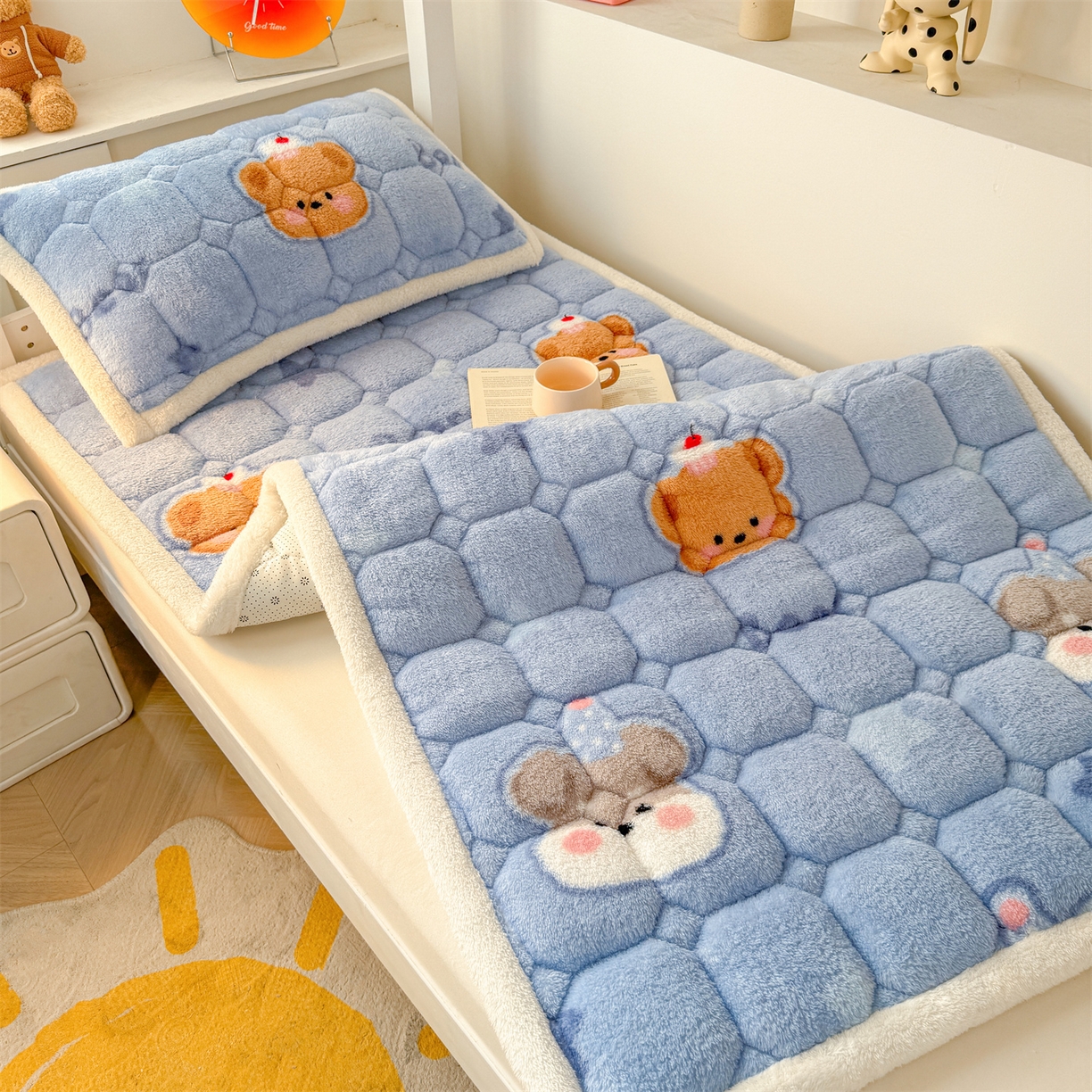 91家纺网 家纺一手货源 找家纺 雯豆家纺 2025新款泰迪绒学生宿舍床褥床垫床护垫 泰迪绒床褥-星空狗