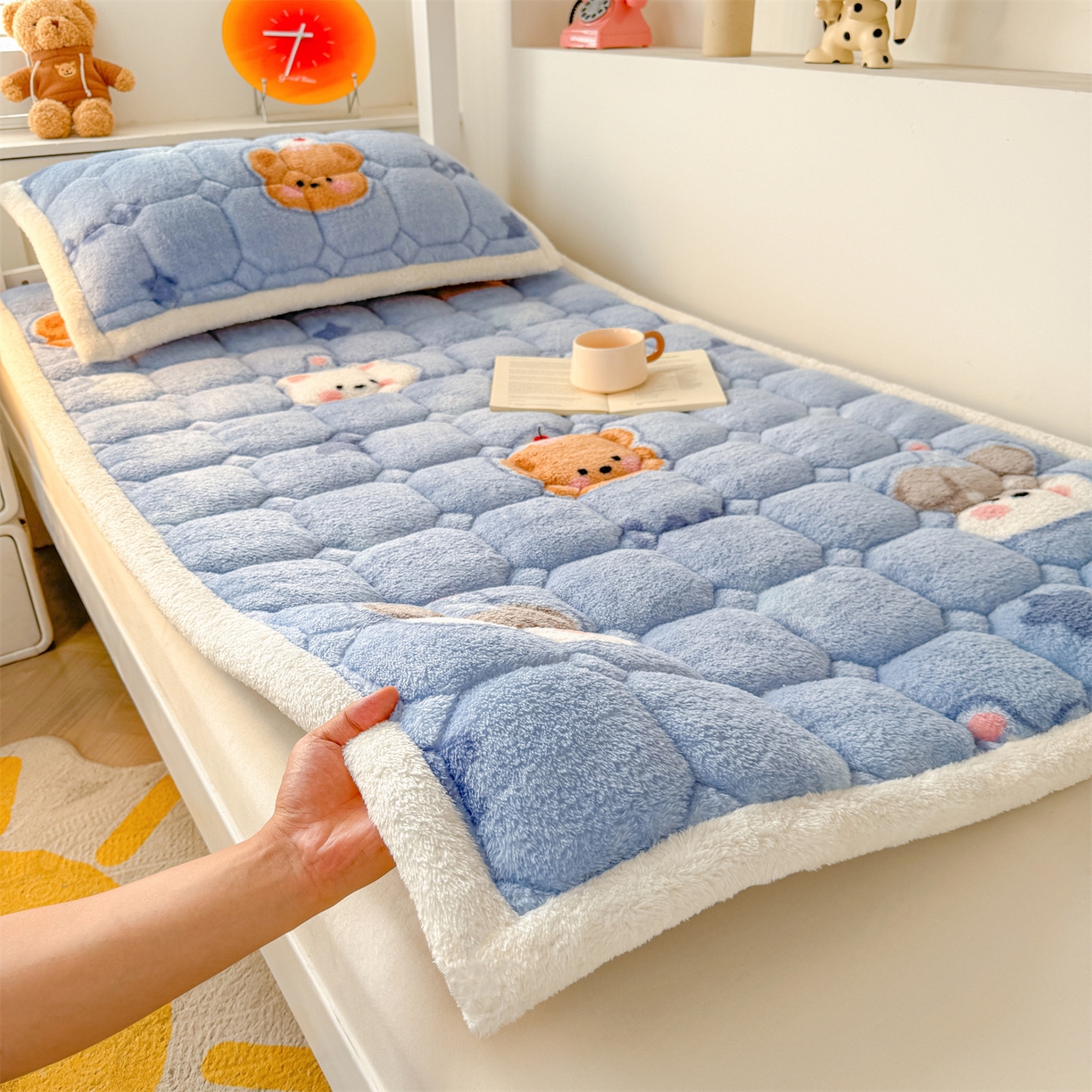 91家纺网 家纺一手货源 找家纺 雯豆家纺 2025新款泰迪绒学生宿舍床褥床垫床护垫 泰迪绒床褥-星空狗