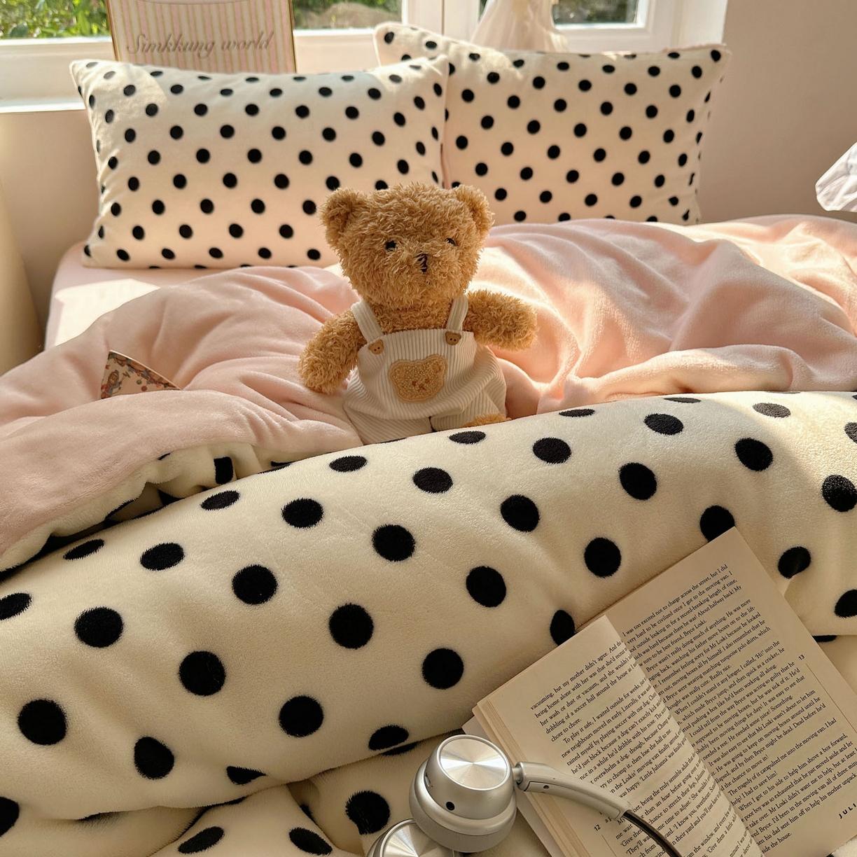 91家纺网 家纺一手货源 找家纺 优选良品 2025新款小清新加厚高克重牛奶绒四件套直播热款电商热款波利圆点-白