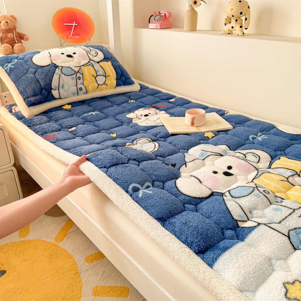 91家纺网 家纺一手货源 找家纺 雯豆家纺 2025新款泰迪绒学生宿舍床褥床垫床护垫 泰迪绒床褥-休闲假日