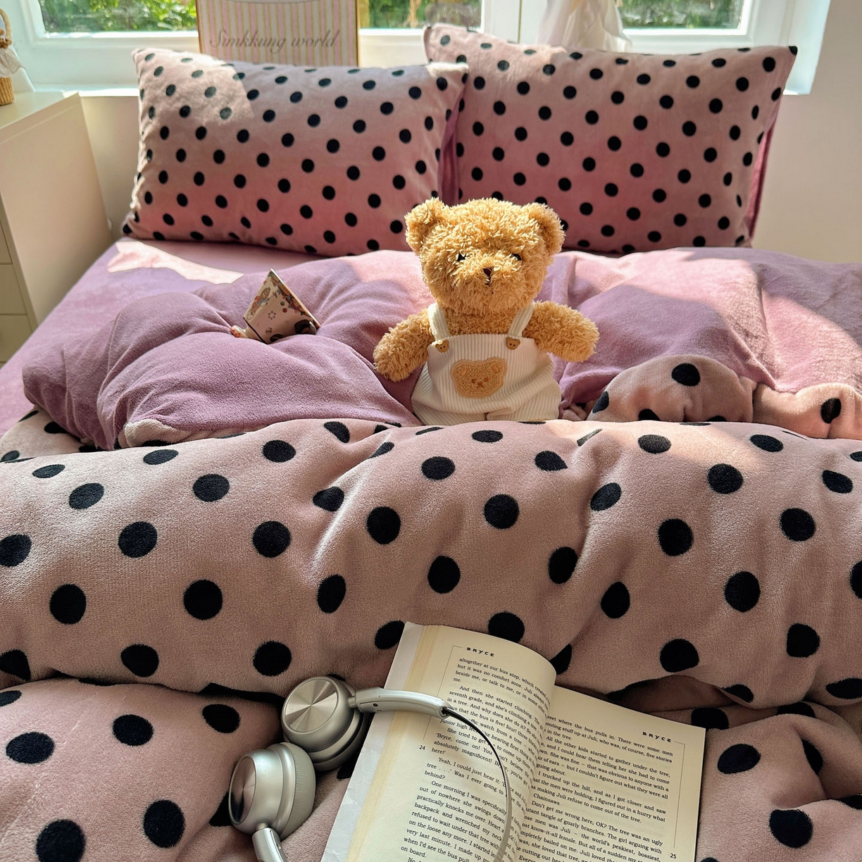 91家纺网 家纺一手货源 找家纺 优选良品 2025新款小清新加厚高克重牛奶绒四件套直播热款电商热款波利圆点-紫