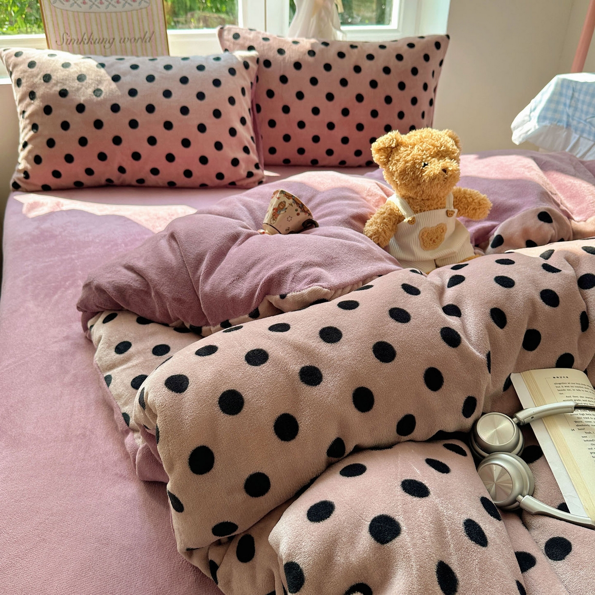 91家纺网 家纺一手货源 找家纺 优选良品 2025新款小清新加厚高克重牛奶绒四件套直播热款电商热款波利圆点-紫