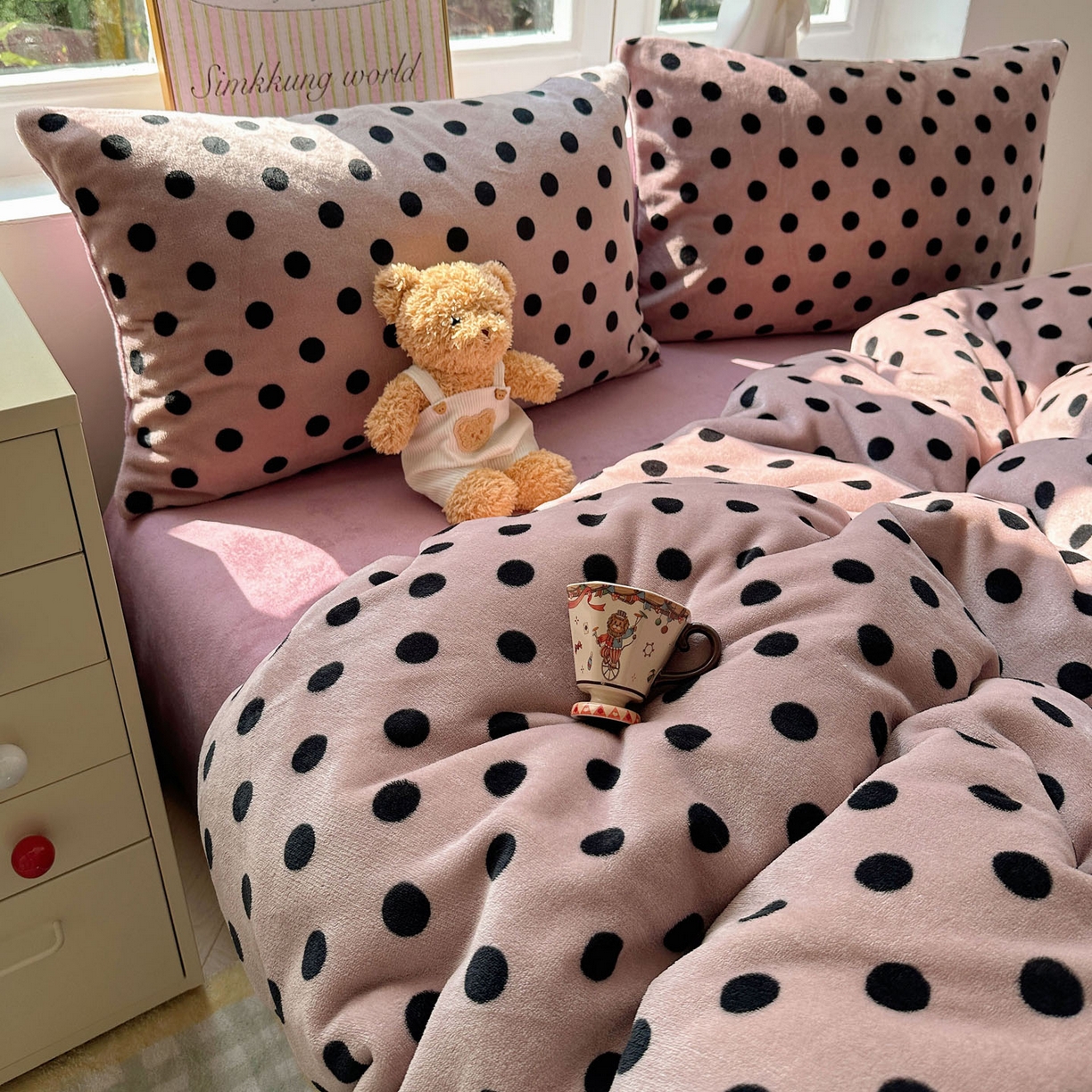 91家纺网 家纺一手货源 找家纺 优选良品 2025新款小清新加厚高克重牛奶绒四件套直播热款电商热款波利圆点-紫