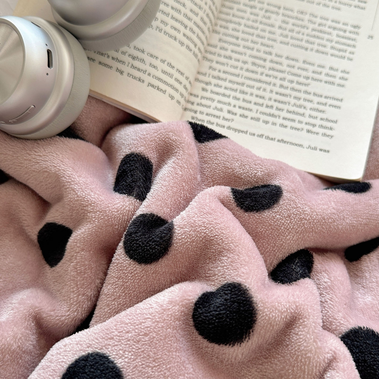 91家纺网 家纺一手货源 找家纺 优选良品 2025新款小清新加厚高克重牛奶绒四件套直播热款电商热款波利圆点-紫