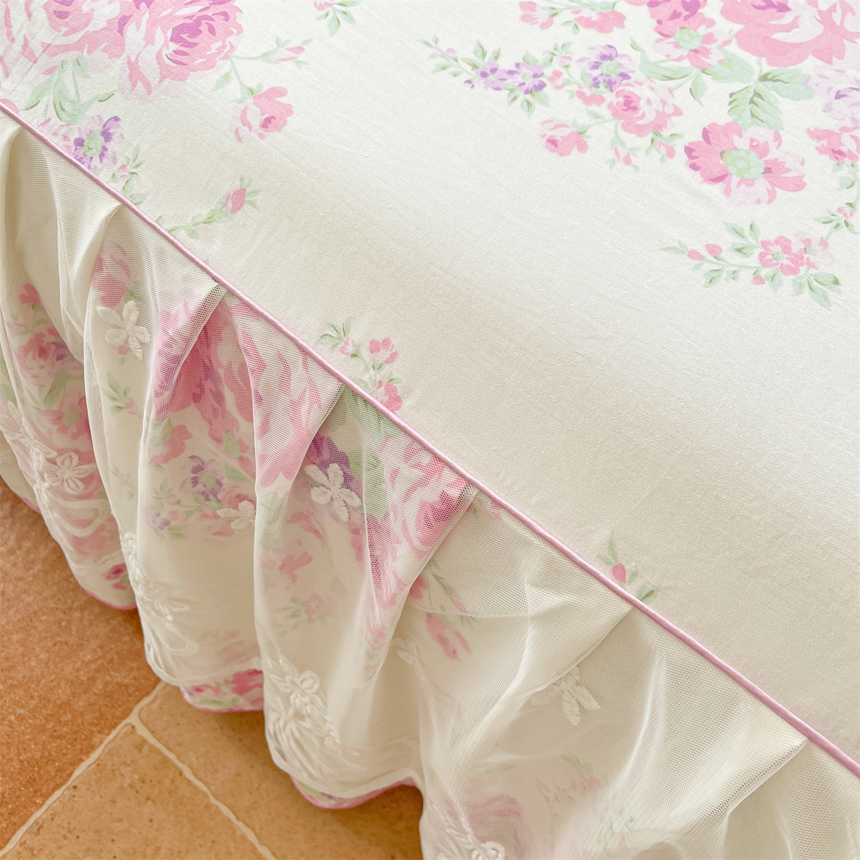 91家纺网 家纺一手货源 找家纺 宜凡家纺 2025新款全棉韩版床裙四件套 粉色物语