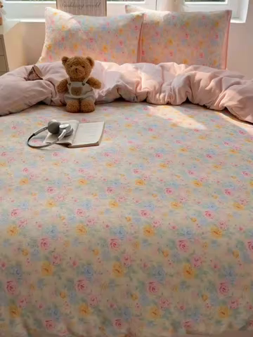 91家纺网 家纺一手货源 找家纺 优选良品 2025新款小清新加厚高克重牛奶绒四件套直播热款电商热款春意满园