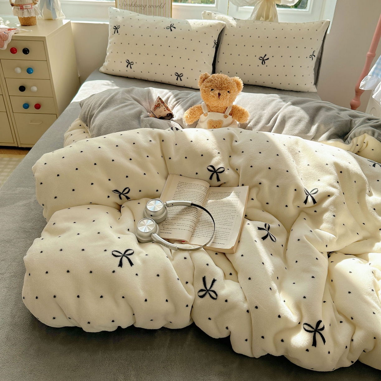 91家纺网 家纺一手货源 找家纺 优选良品 2025新款小清新加厚高克重牛奶绒四件套直播热款电商热款法式简爱