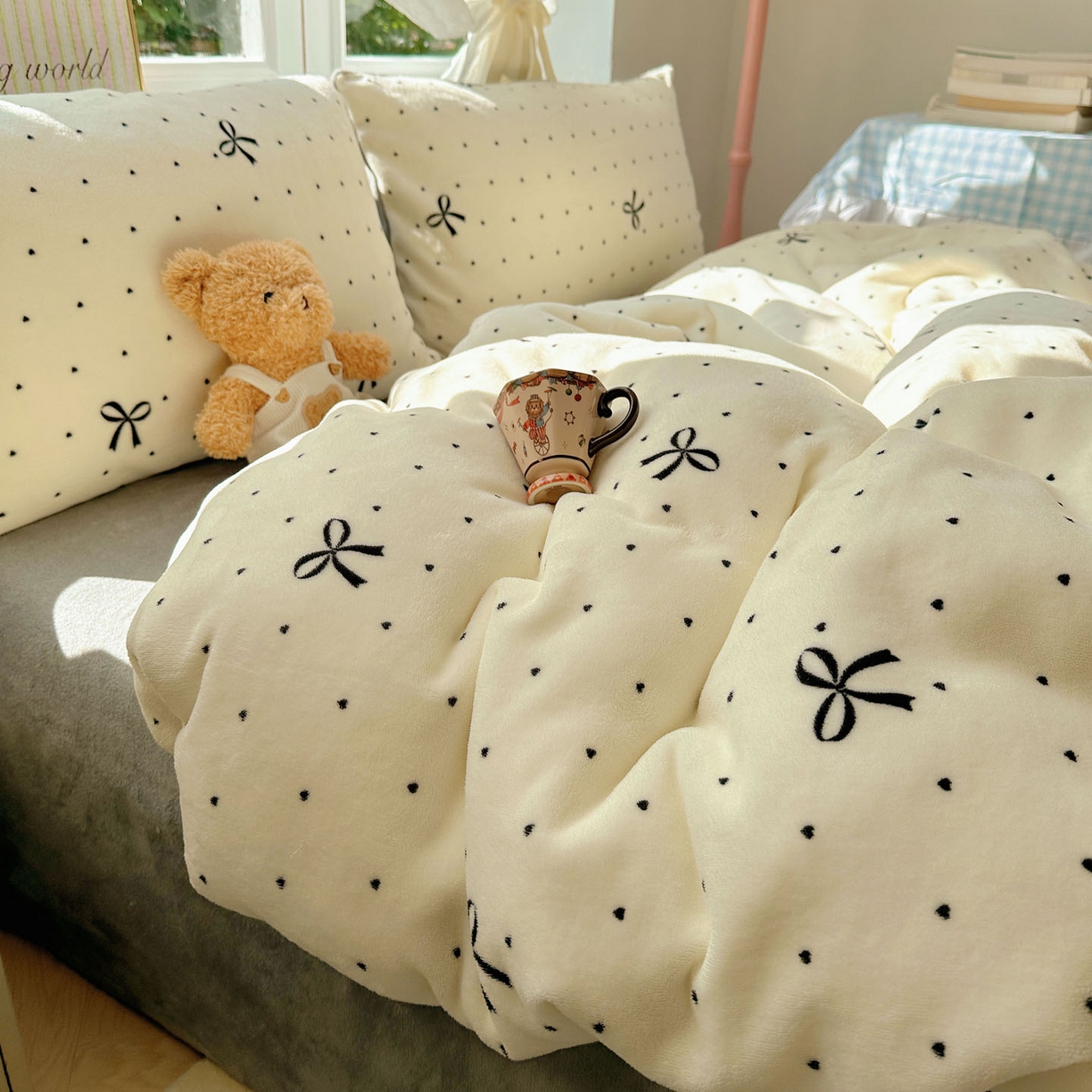 91家纺网 家纺一手货源 找家纺 优选良品 2025新款小清新加厚高克重牛奶绒四件套直播热款电商热款法式简爱