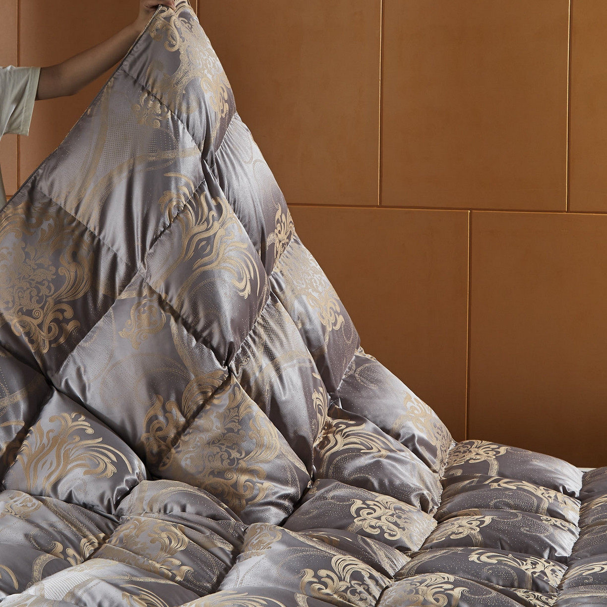 91家纺网 家纺一手货源 找家纺 暖羽屋羽绒馆2025新款色织提花 95白鹅绒丝被子 羽绒被芯 春秋被双人加厚冬被 H欧罗雅