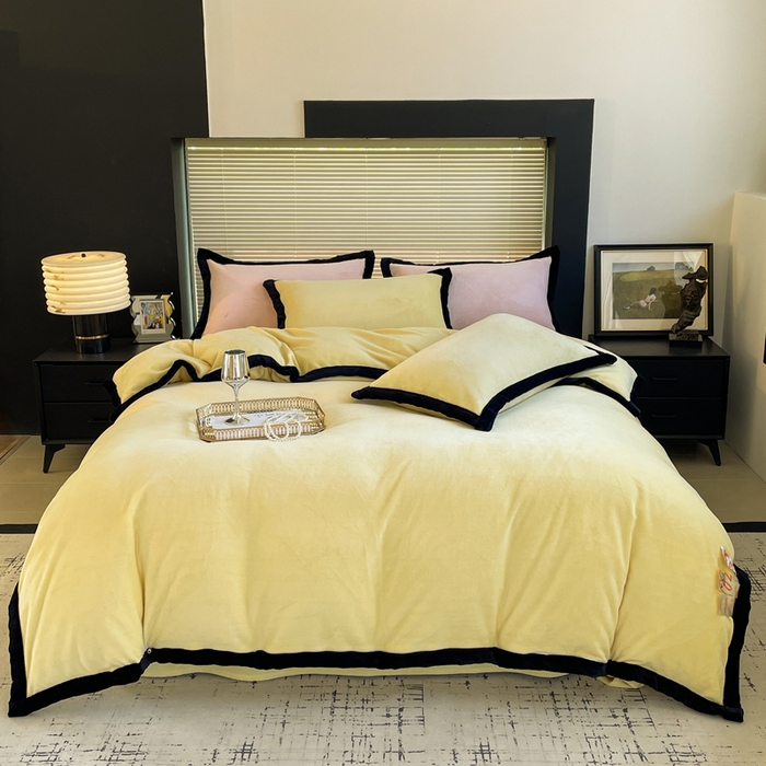 91家纺网 家纺一手货源 找家纺 库里梦家纺  2025新网红爆款简约纯色欧美风10公分包边牛奶绒四件套 包边款 杏仁黄