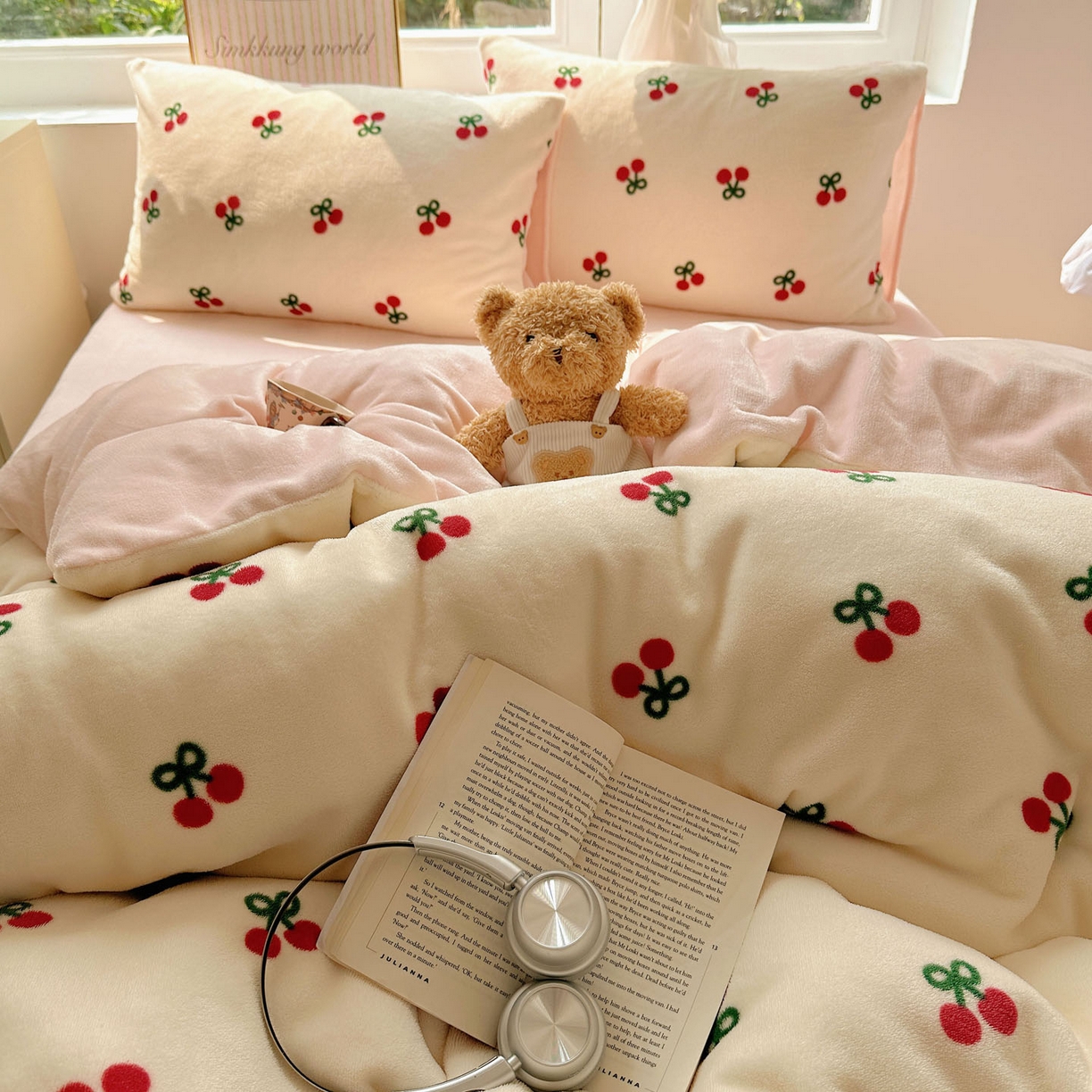 91家纺网 家纺一手货源 找家纺 优选良品 2025新款小清新加厚高克重牛奶绒四件套直播热款电商热款粉色樱桃