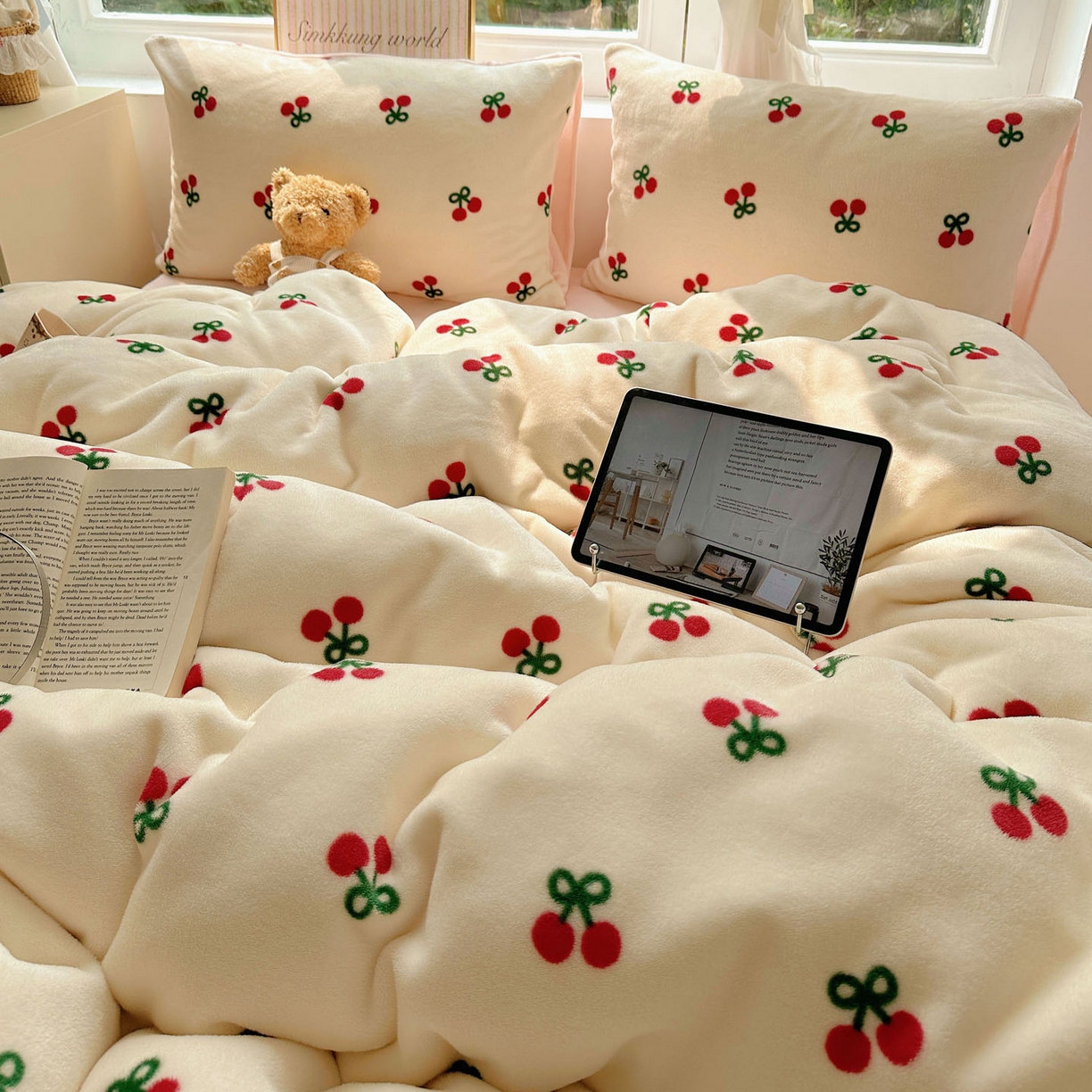 91家纺网 家纺一手货源 找家纺 优选良品 2025新款小清新加厚高克重牛奶绒四件套直播热款电商热款粉色樱桃