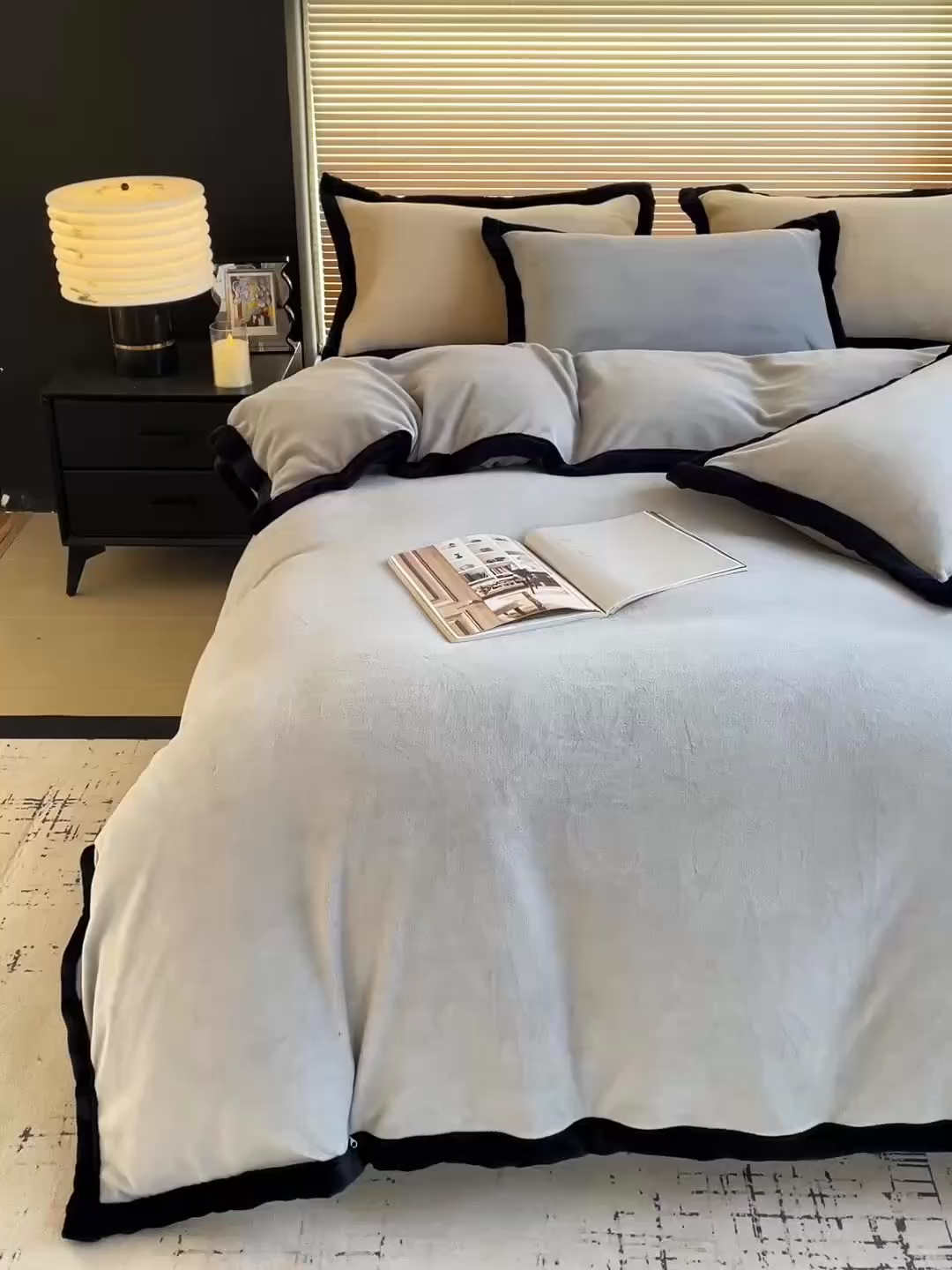 91家纺网 家纺一手货源 找家纺 （总）库里梦家纺  2025新网红爆款简约纯色欧美风10公分包边牛奶绒四件套 包边款