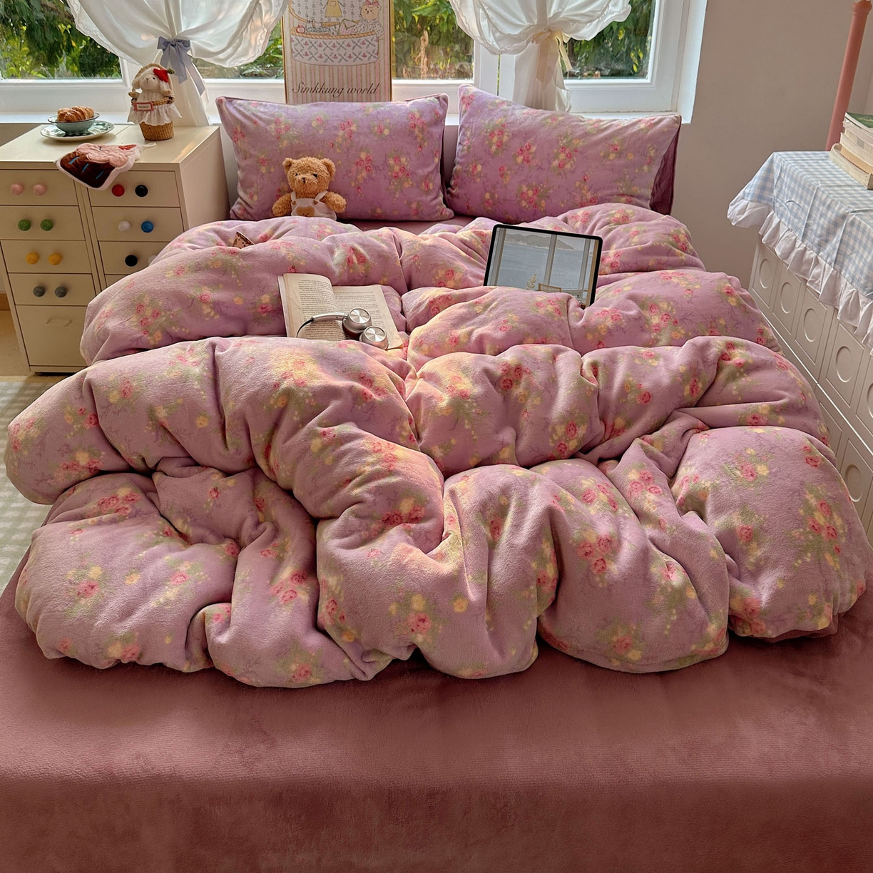 优选良品 2025新款小清新加厚高克重牛奶绒四件套直播热款电商热款花团锦簇