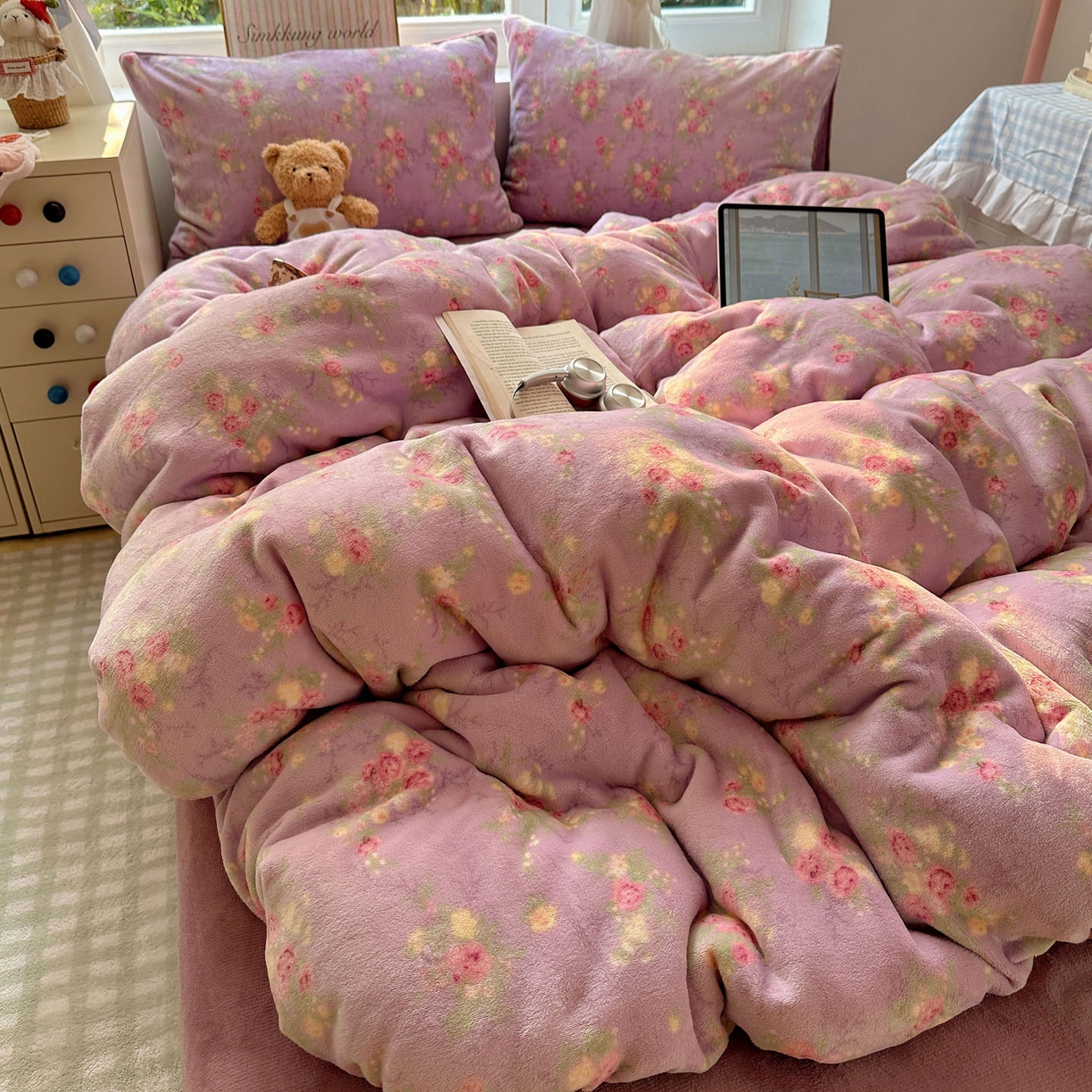 91家纺网 家纺一手货源 找家纺 优选良品 2025新款小清新加厚高克重牛奶绒四件套直播热款电商热款花团锦簇