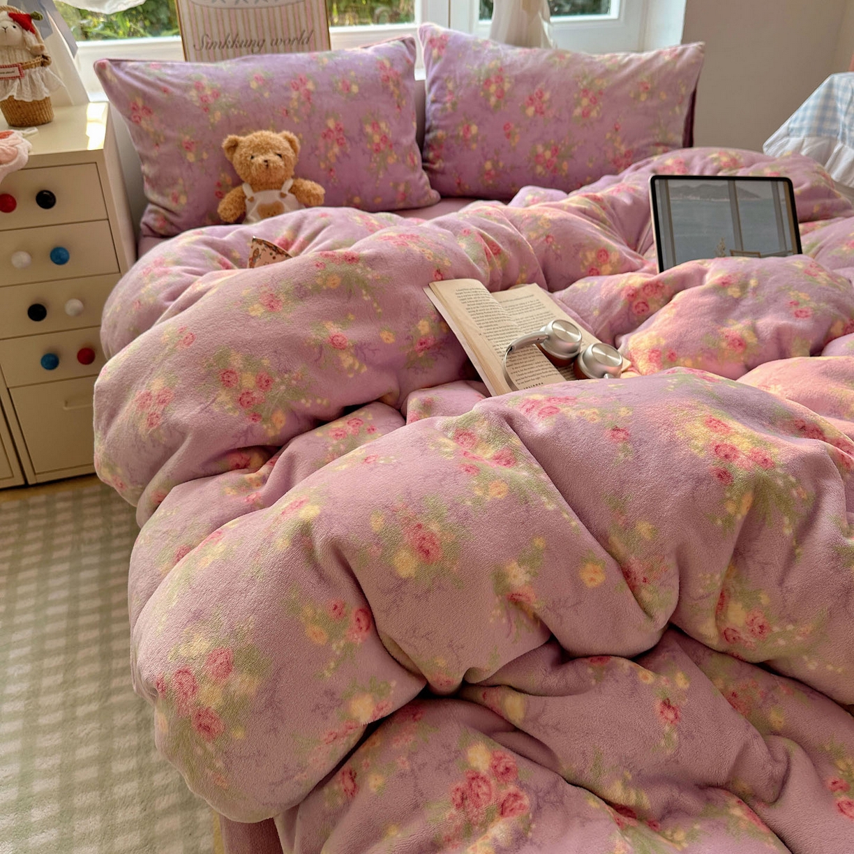 91家纺网 家纺一手货源 找家纺 优选良品 2025新款小清新加厚高克重牛奶绒四件套直播热款电商热款花团锦簇