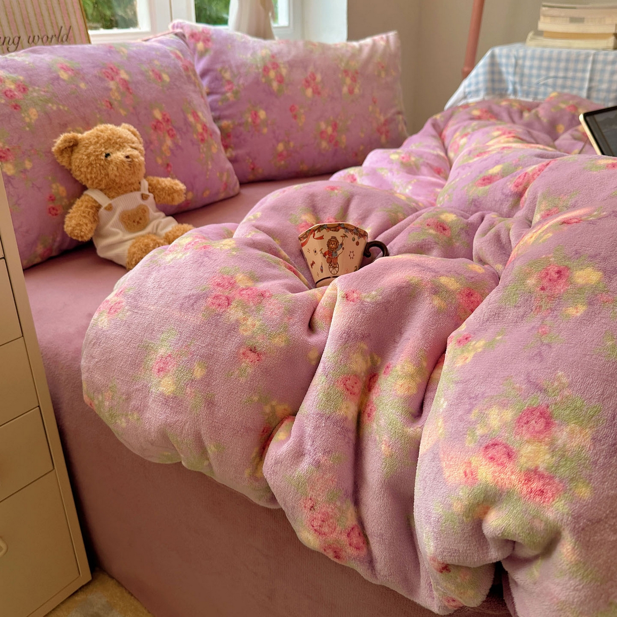 91家纺网 家纺一手货源 找家纺 优选良品 2025新款小清新加厚高克重牛奶绒四件套直播热款电商热款花团锦簇