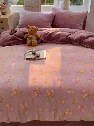 91家纺网 家纺一手货源 找家纺 优选良品 2025新款小清新加厚高克重牛奶绒四件套直播热款电商热款花团锦簇