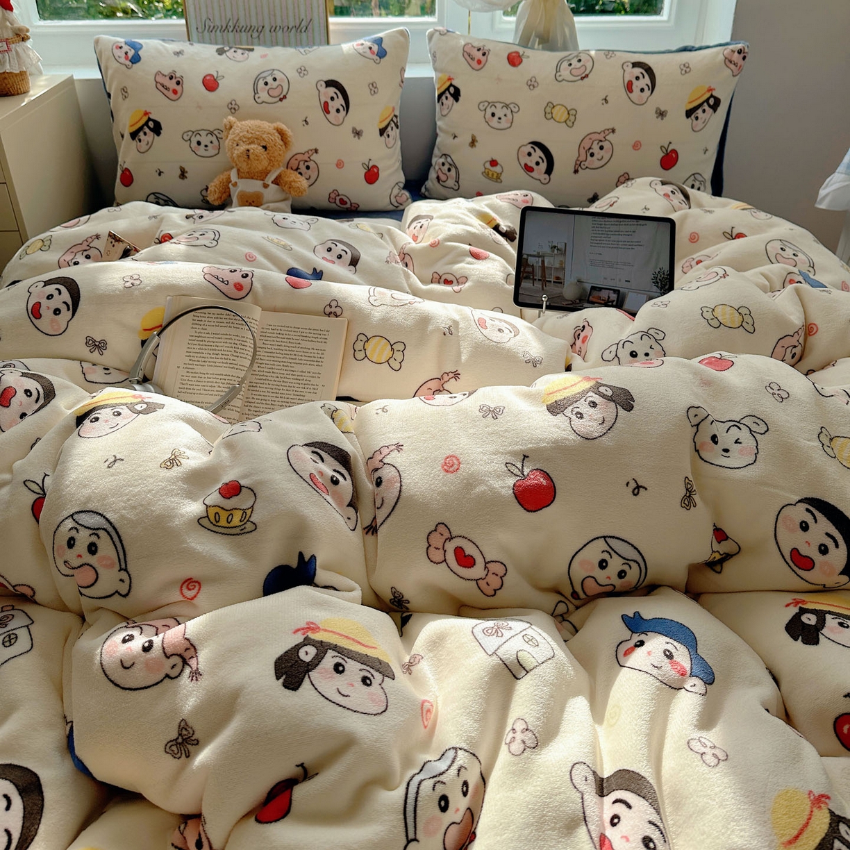 91家纺网 家纺一手货源 找家纺 优选良品 2025新款小清新加厚高克重牛奶绒四件套直播热款电商热款欢乐男孩