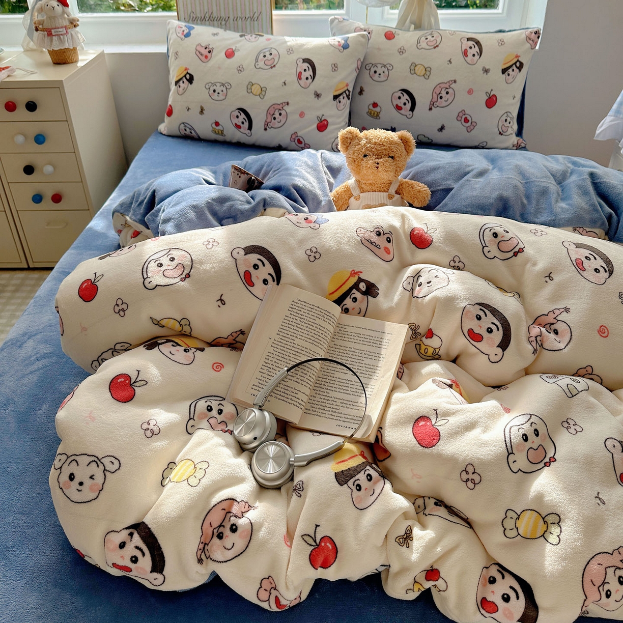 91家纺网 家纺一手货源 找家纺 优选良品 2025新款小清新加厚高克重牛奶绒四件套直播热款电商热款欢乐男孩