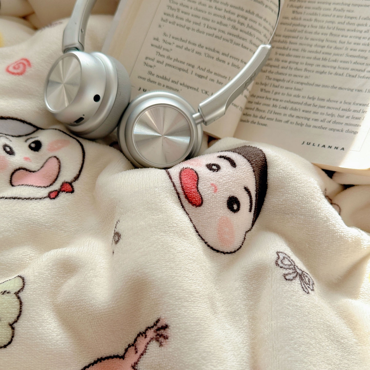 91家纺网 家纺一手货源 找家纺 优选良品 2025新款小清新加厚高克重牛奶绒四件套直播热款电商热款欢乐男孩