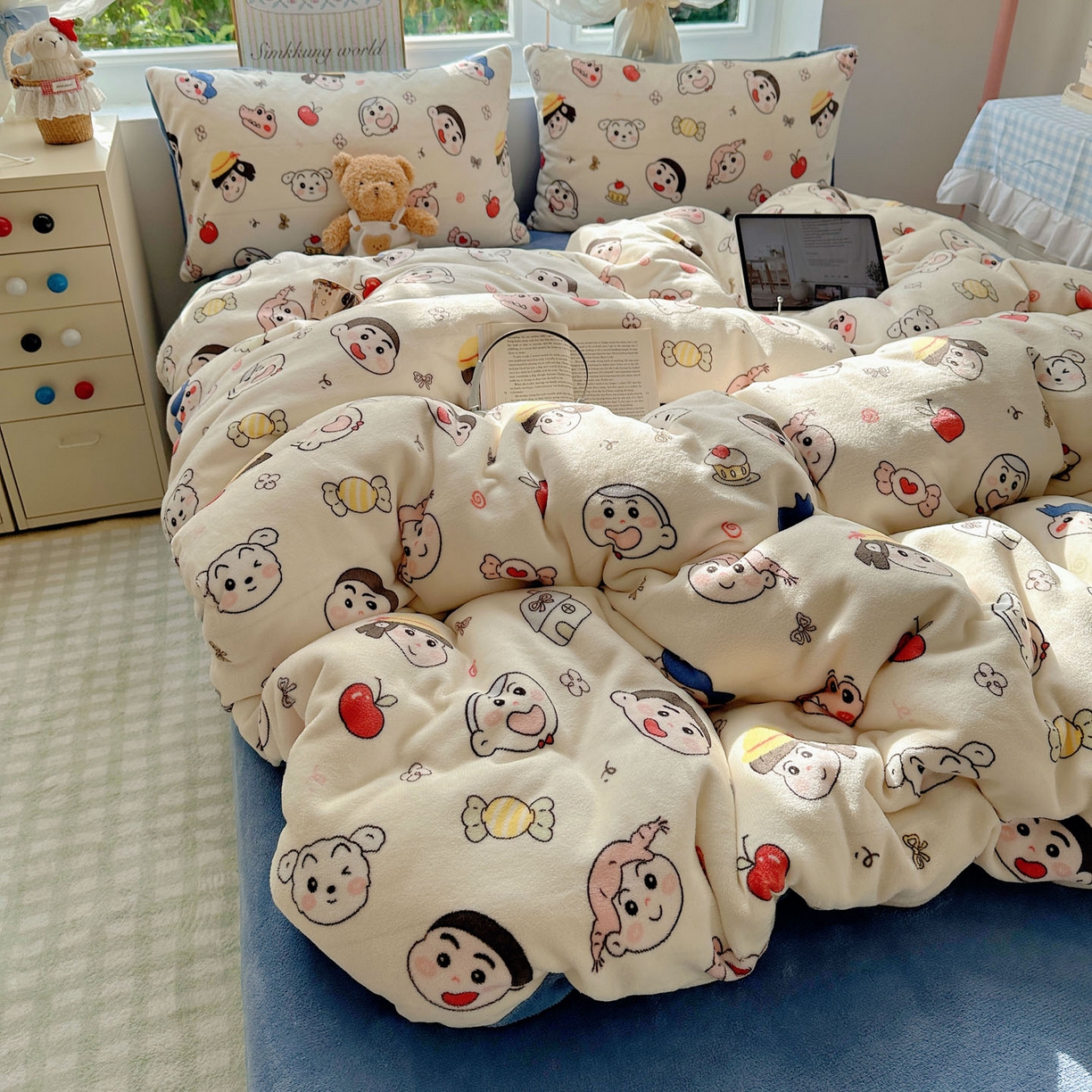 91家纺网 家纺一手货源 找家纺 优选良品 2025新款小清新加厚高克重牛奶绒四件套直播热款电商热款欢乐男孩