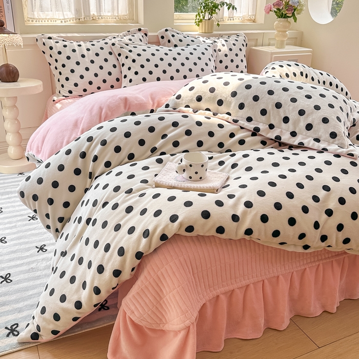 91家纺网 家纺一手货源 找家纺 欧尚 2025新款高克重牛奶绒加厚保暖印花床盖四件套 白波点