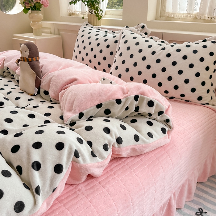 91家纺网 家纺一手货源 找家纺 欧尚 2025新款高克重牛奶绒加厚保暖印花床盖四件套 白波点