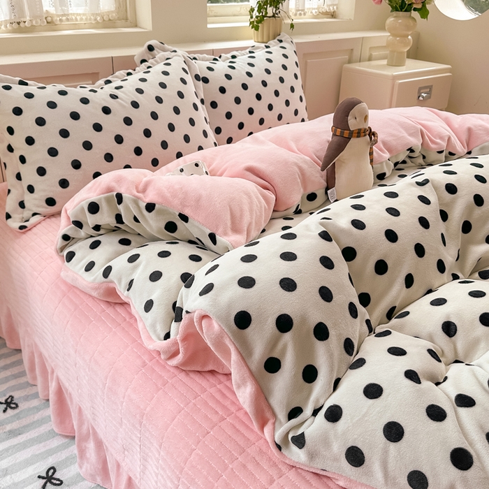 91家纺网 家纺一手货源 找家纺 欧尚 2025新款高克重牛奶绒加厚保暖印花床盖四件套 白波点