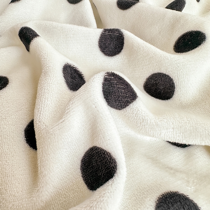 91家纺网 家纺一手货源 找家纺 欧尚 2025新款高克重牛奶绒加厚保暖印花床盖四件套 白波点