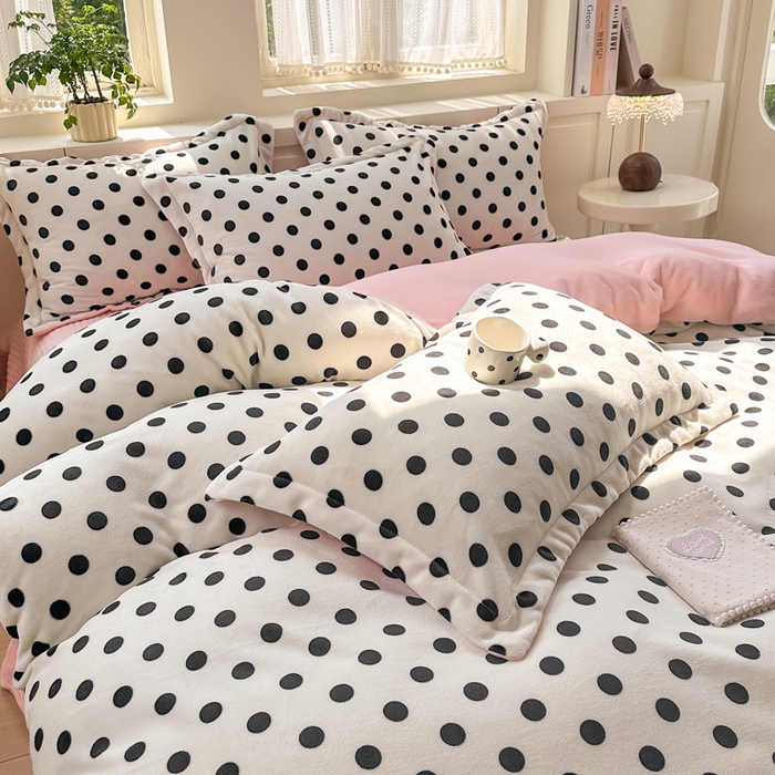 91家纺网 家纺一手货源 找家纺 欧尚 2025新款高克重牛奶绒加厚保暖印花床盖四件套 白波点