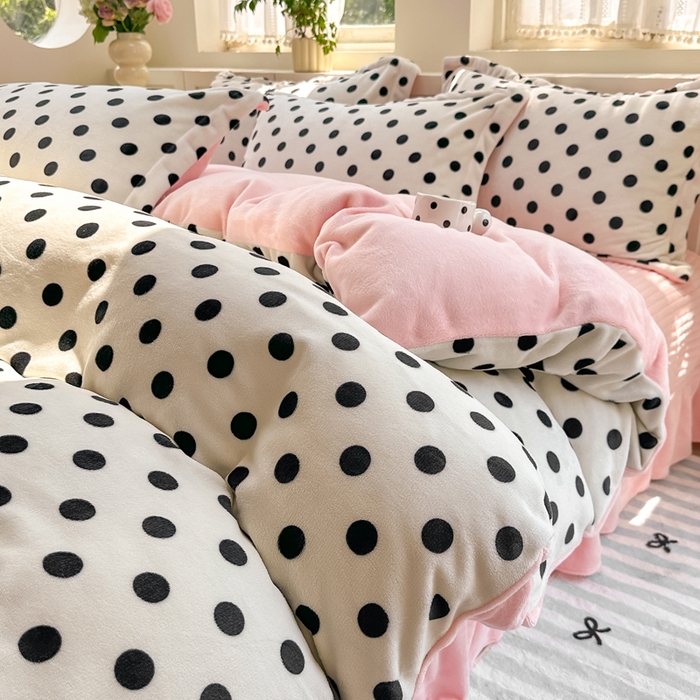 91家纺网 家纺一手货源 找家纺 欧尚 2025新款高克重牛奶绒加厚保暖印花床盖四件套 白波点