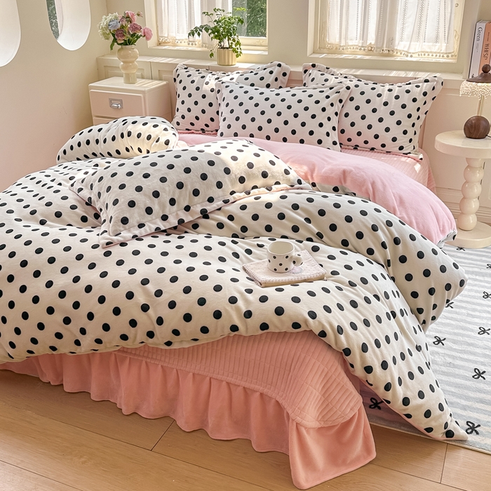 91家纺网 家纺一手货源 找家纺 欧尚 2025新款高克重牛奶绒加厚保暖印花床盖四件套 白波点