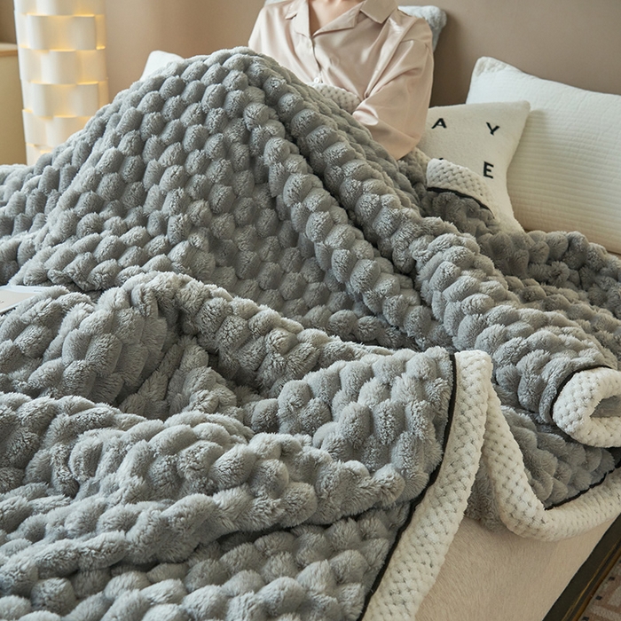 91家纺网 家纺一手货源 找家纺 莱家富 2026新款跨境外贸金龟绒多功能毛毯高克重法莱绒牛奶绒保暖毛毯（支持抽空压缩，卷包） 绅士灰