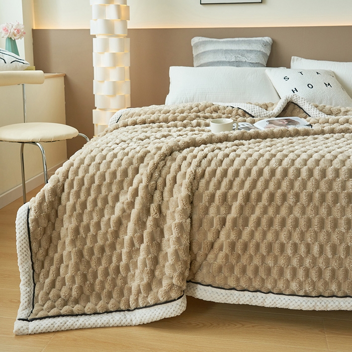 91家纺网 家纺一手货源 找家纺 莱家富 2026新款跨境外贸金龟绒多功能毛毯高克重法莱绒牛奶绒保暖毛毯（支持抽空压缩，卷包） 奶咖