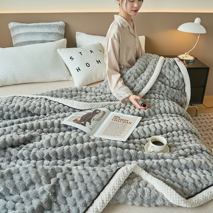 91家纺网 家纺一手货源 找家纺 莱家富 2026新款跨境外贸金龟绒多功能毛毯高克重法莱绒牛奶绒保暖毛毯（支持抽空压缩，卷包） 绅士灰