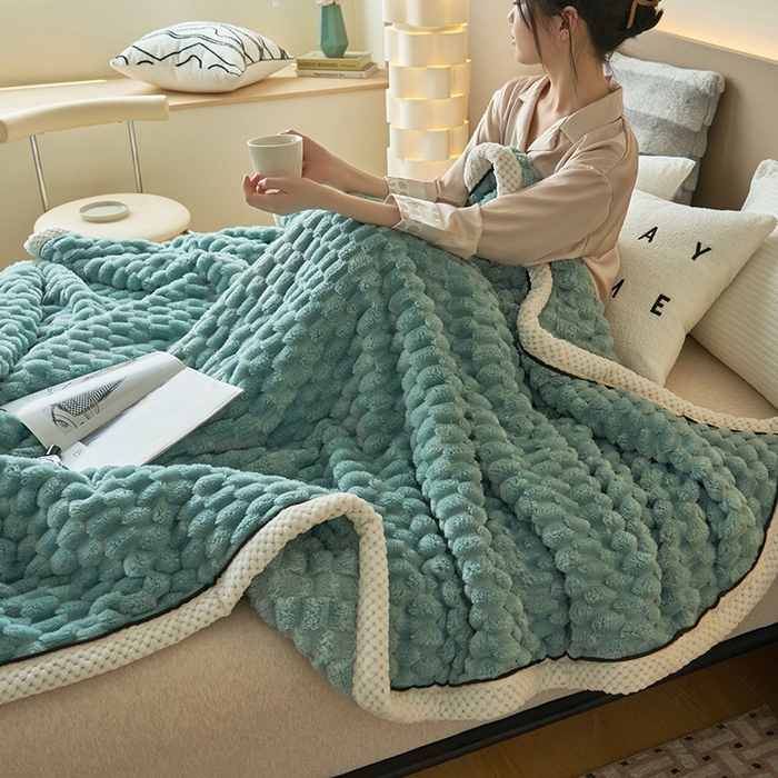 91家纺网 家纺一手货源 找家纺 莱家富 2026新款跨境外贸金龟绒多功能毛毯高克重法莱绒牛奶绒保暖毛毯（支持抽空压缩，卷包） 湖水绿
