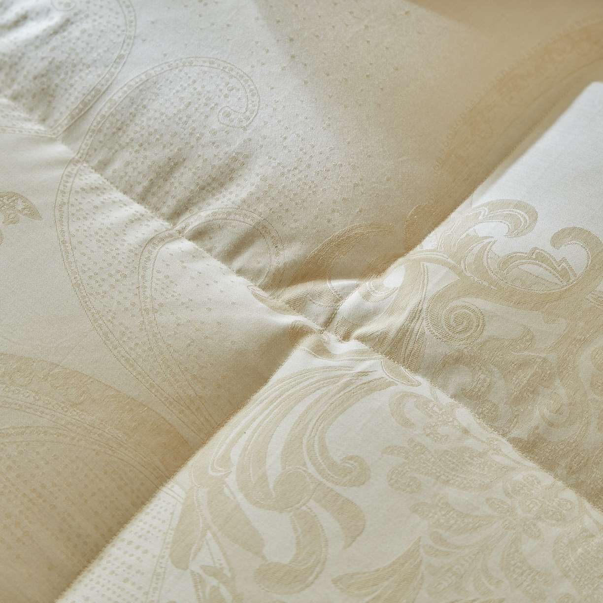 91家纺网 家纺一手货源 找家纺 （总）暖羽屋羽绒馆2025新款A类彩棉 鹅绒丝被 羽绒被芯 羽绒冬被双人加厚春秋被子