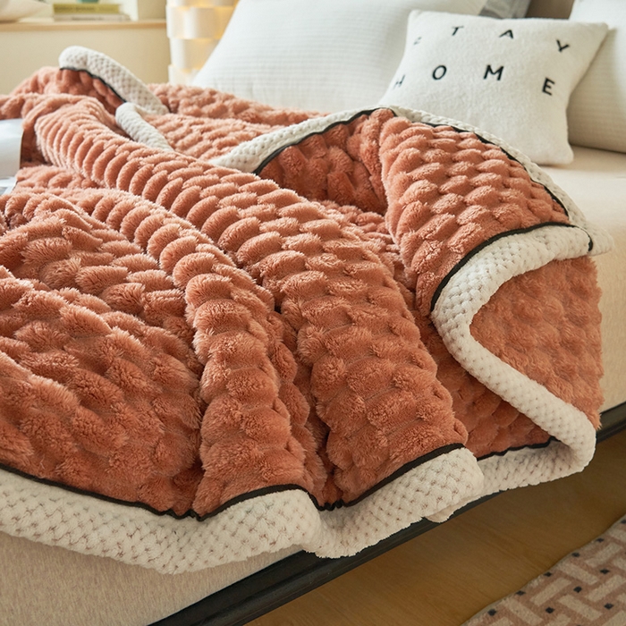 91家纺网 家纺一手货源 找家纺 莱家富 2026新款跨境外贸金龟绒多功能毛毯高克重法莱绒牛奶绒保暖毛毯（支持抽空压缩，卷包） 暖橘