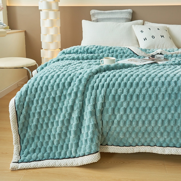 91家纺网 家纺一手货源 找家纺 莱家富 2026新款跨境外贸金龟绒多功能毛毯高克重法莱绒牛奶绒保暖毛毯（支持抽空压缩，卷包） 湖水绿